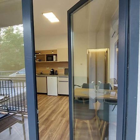 Csaladi Kikoeto Apartman Gyula Buitenkant foto