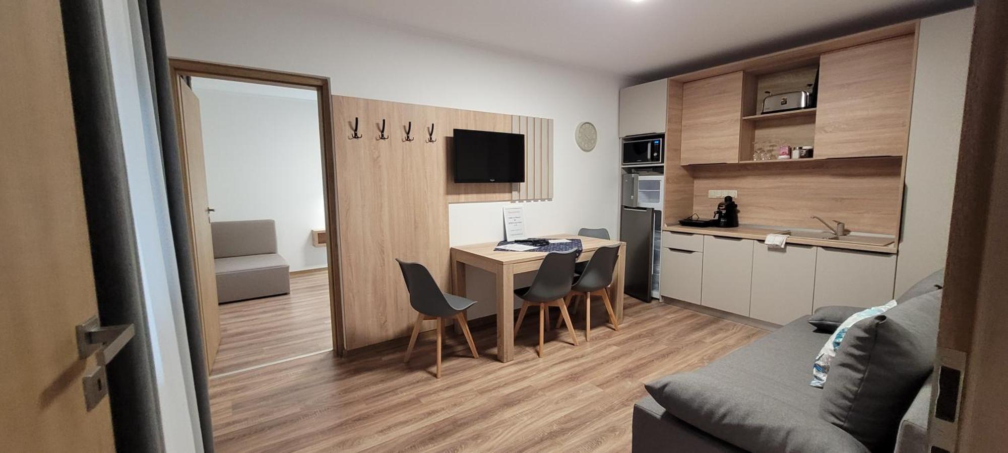 Csaladi Kikoeto Apartman Gyula Buitenkant foto