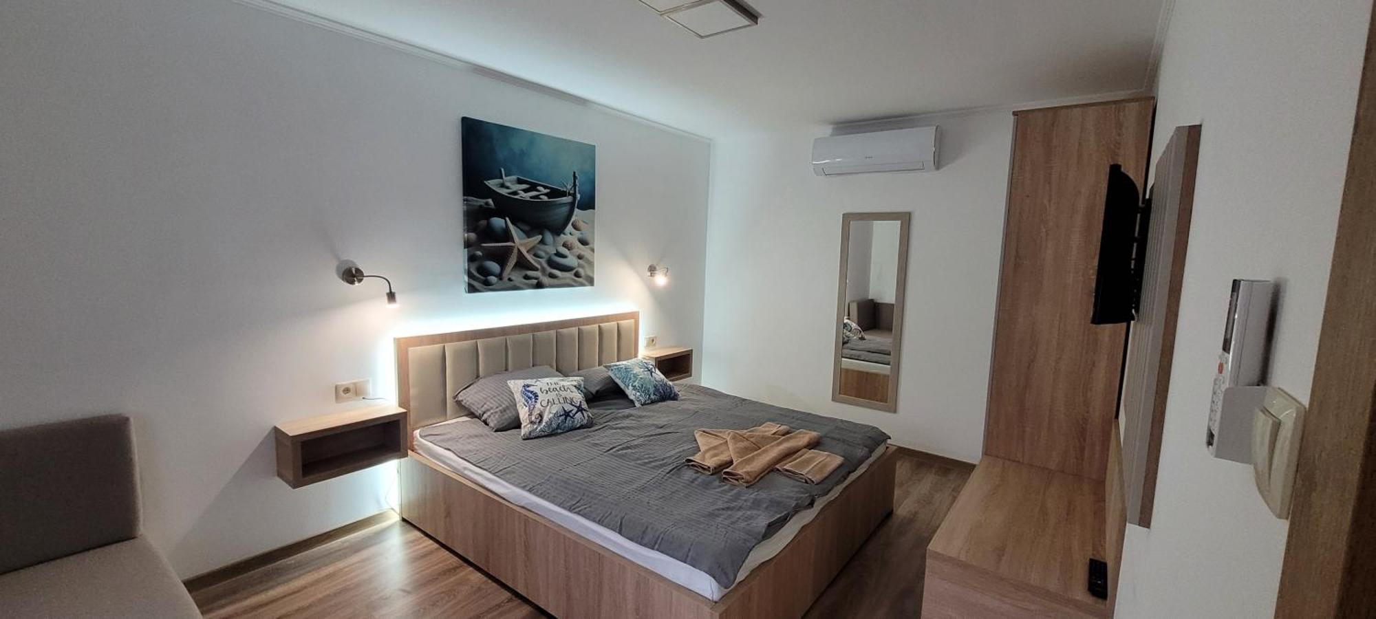 Csaladi Kikoeto Apartman Gyula Buitenkant foto