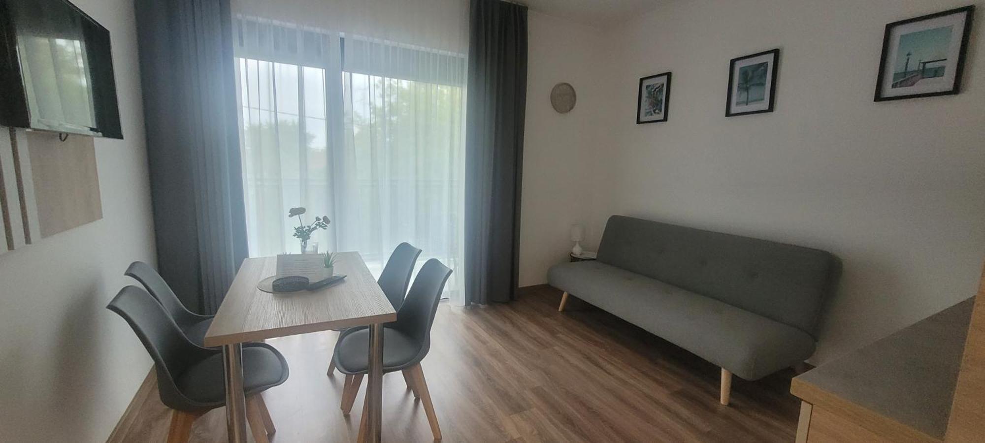 Csaladi Kikoeto Apartman Gyula Buitenkant foto