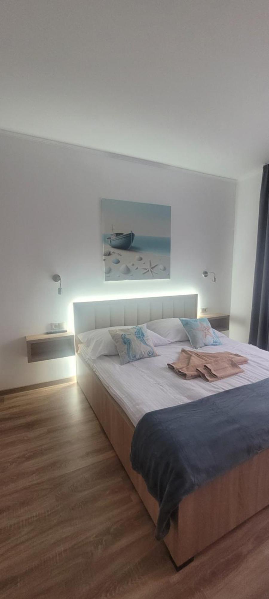 Csaladi Kikoeto Apartman Gyula Buitenkant foto