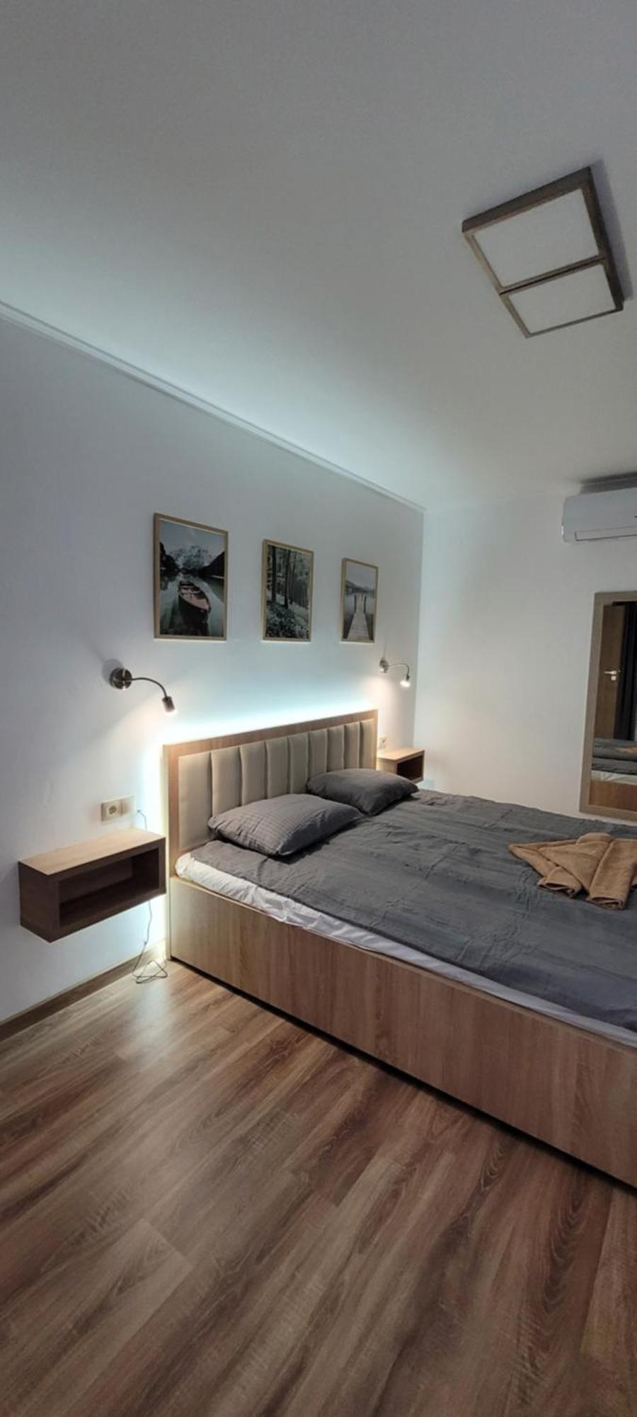 Csaladi Kikoeto Apartman Gyula Buitenkant foto