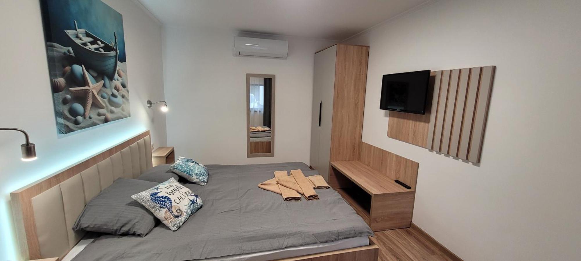 Csaladi Kikoeto Apartman Gyula Buitenkant foto