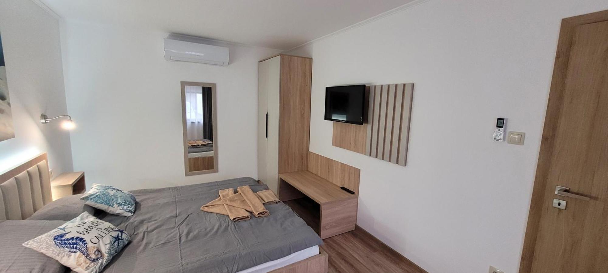 Csaladi Kikoeto Apartman Gyula Buitenkant foto