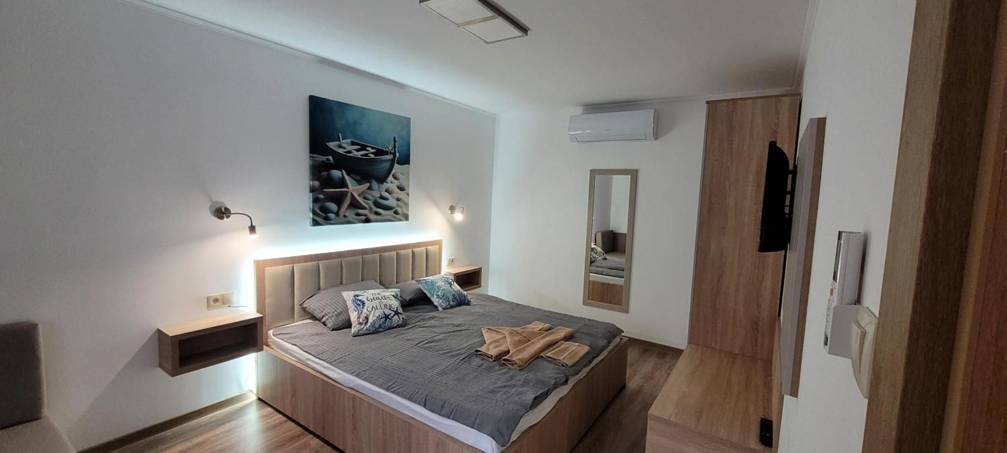 Csaladi Kikoeto Apartman Gyula Buitenkant foto
