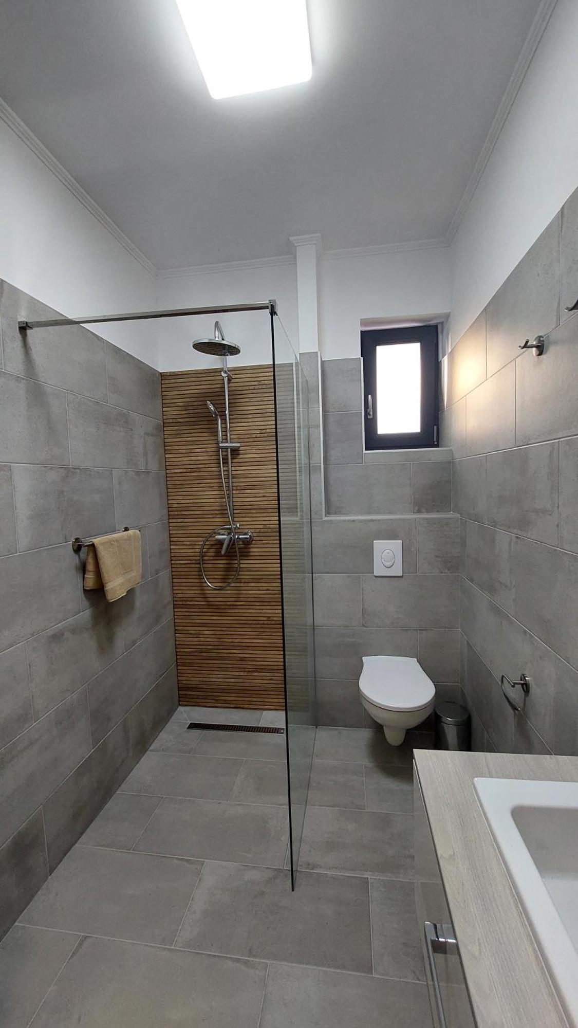 Csaladi Kikoeto Apartman Gyula Buitenkant foto