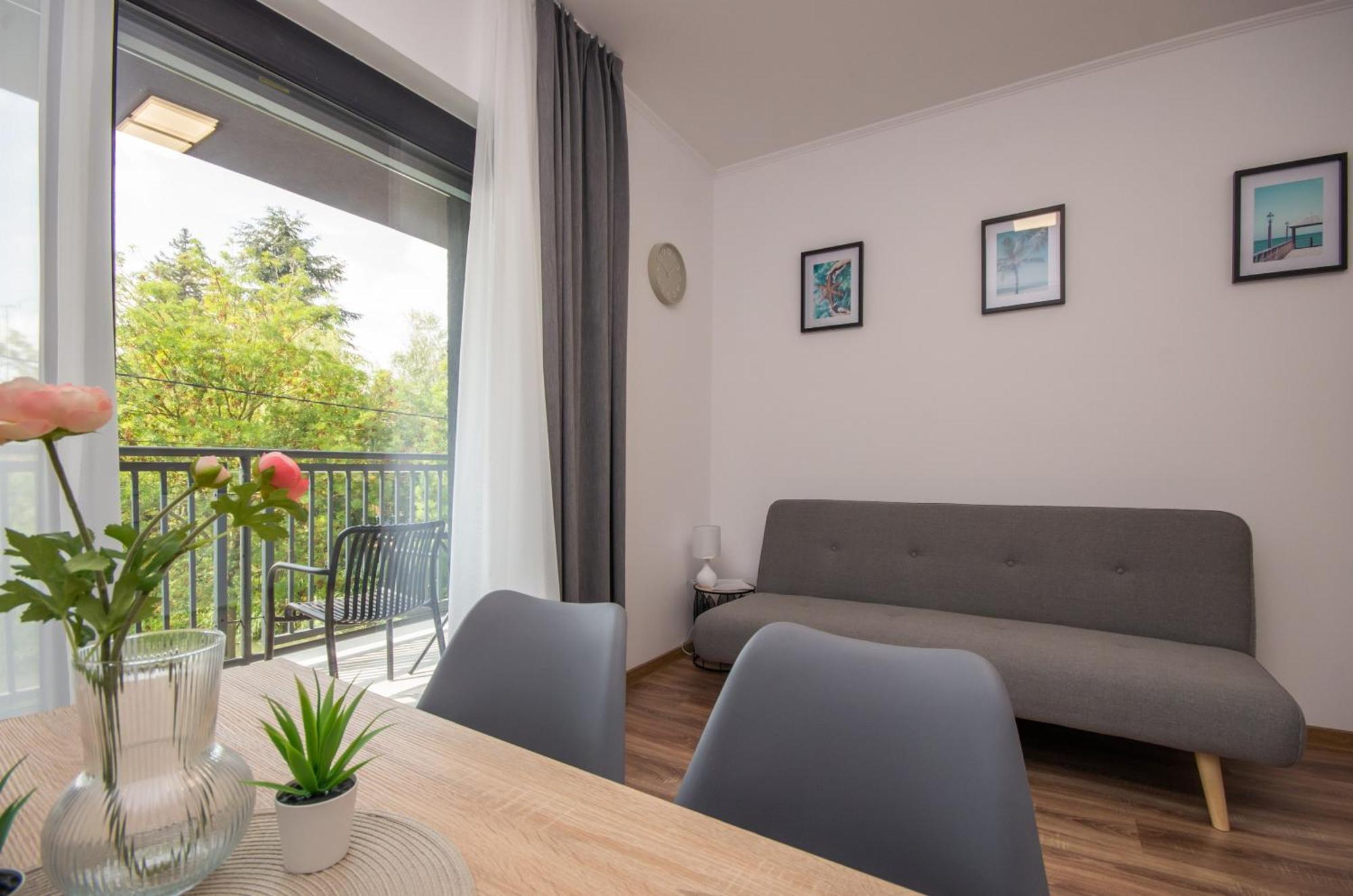 Csaladi Kikoeto Apartman Gyula Buitenkant foto
