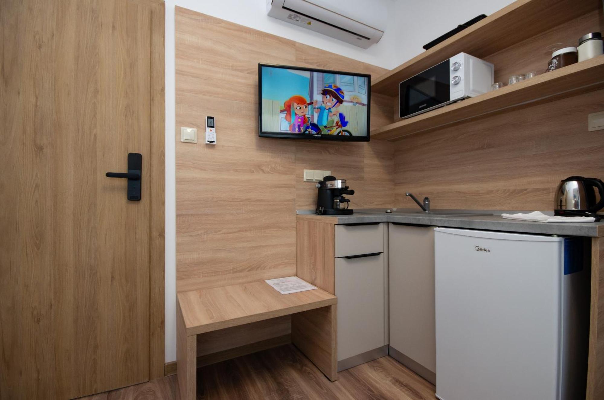 Csaladi Kikoeto Apartman Gyula Buitenkant foto