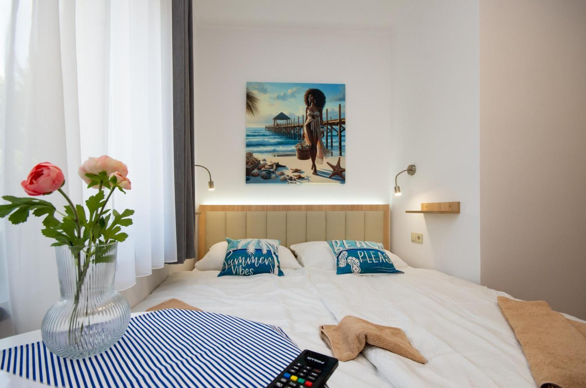 Csaladi Kikoeto Apartman Gyula Buitenkant foto