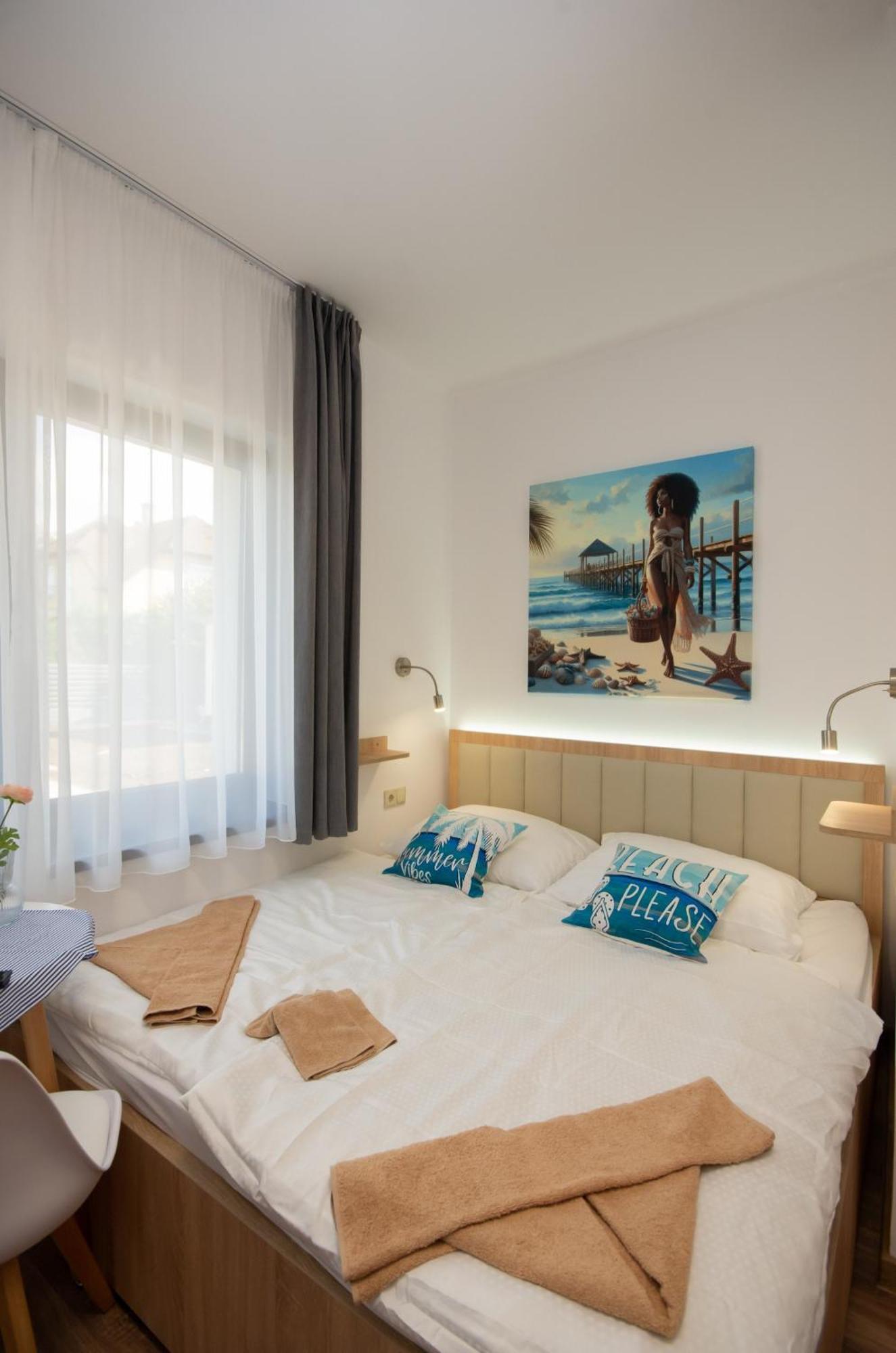 Csaladi Kikoeto Apartman Gyula Buitenkant foto